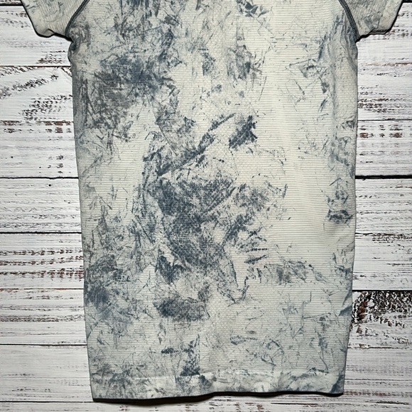 Lululemon Swiftly Tech Short Sleeve 2.0 MultiDye
Multi Dye White Grey Black 8 - Picture 16 of 17